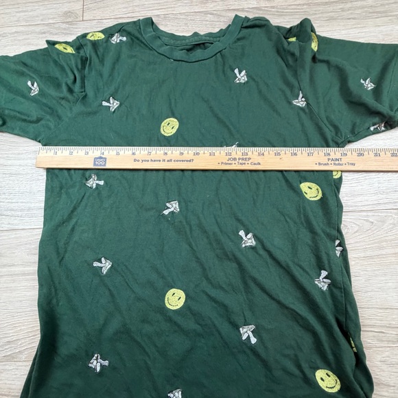 Eighty Eight Small‎ Happy Face Mushroom Embroidered T-Shirt Men’s Size Medium - Picture 4 of 6